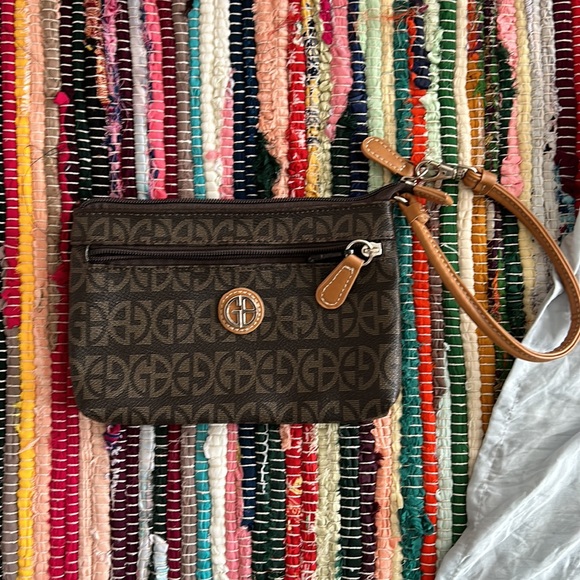 Clutch all almost 97 % new except 1 bug all these brands for a cheap price - Picture 7 of 11